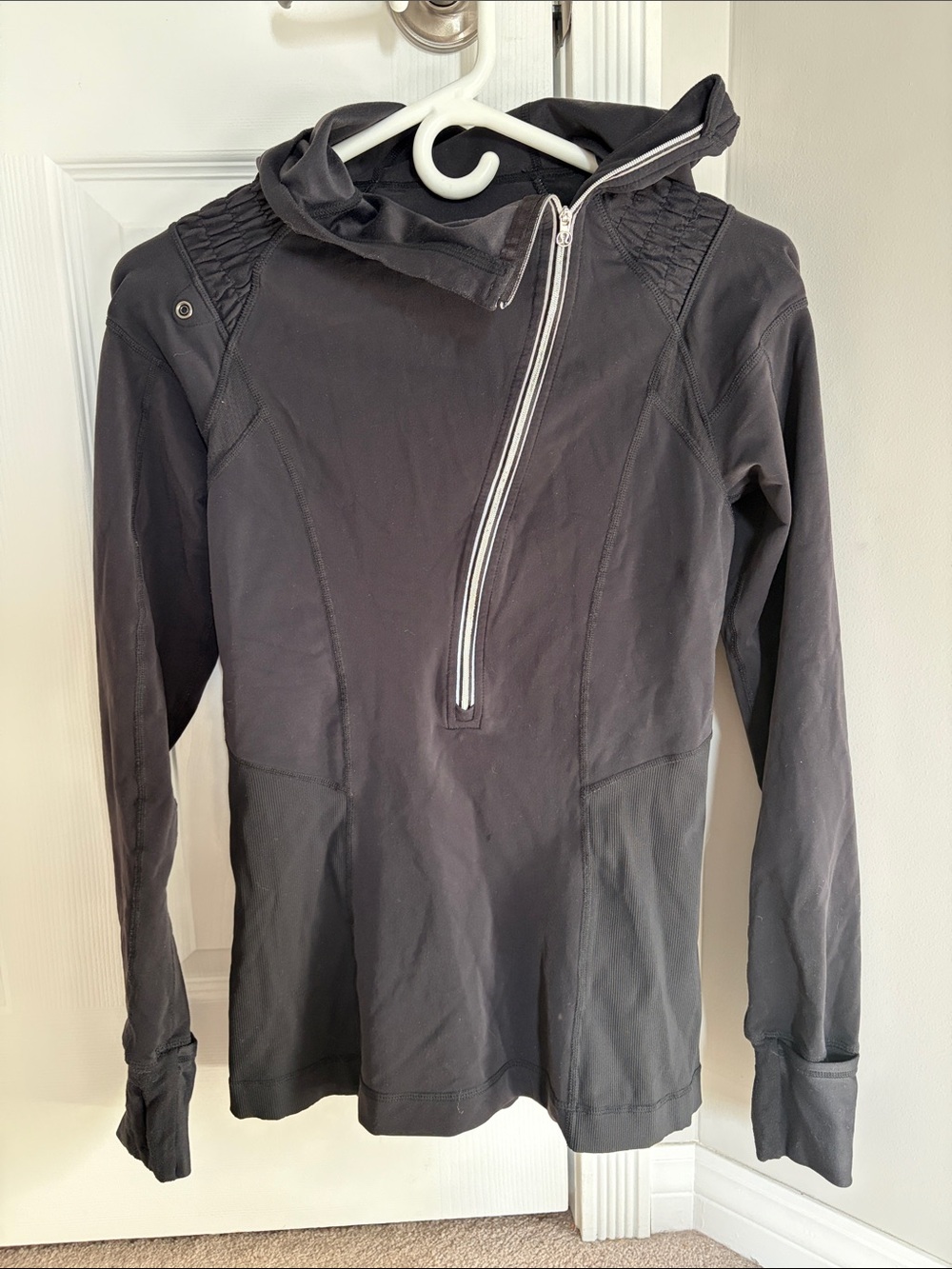 Women’s lululemon Black Hooded Zip Pullover Jacket